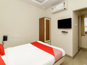 Sri Lakshmi Deluxe By OYO Rooms
