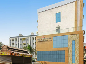 Sri Lakshmi Deluxe By OYO Rooms