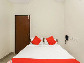 Sri Lakshmi Deluxe By OYO Rooms