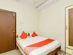 Sri Lakshmi Deluxe By OYO Rooms