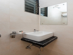 Sri Lakshmi Deluxe By OYO Rooms