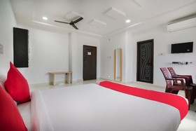 Sri Raghavendra Lodge by OYO Rooms