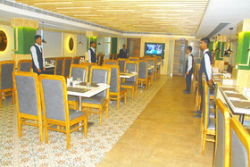 Sri Sampoorna Hotel