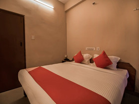 Sri Srinivasa Lodge by OYO Rooms