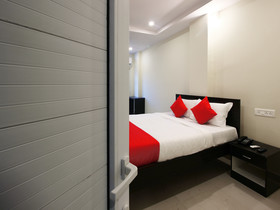 Sri Vinayaka Grand by OYO Rooms