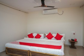 Sri Surya Guest Inn By OYO Rooms