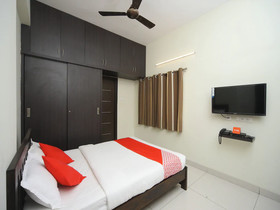 The Lawns By OYO Rooms