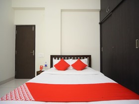 The Lawns By OYO Rooms