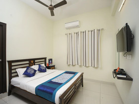 The Lawns By OYO Rooms