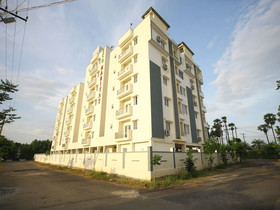 The Lawns By OYO Rooms