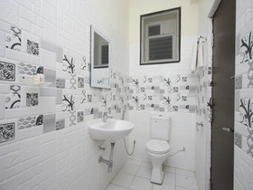 The Lawns By OYO Rooms