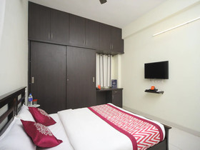 The Lawns By OYO Rooms