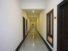 The Lawns By OYO Rooms