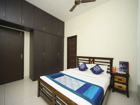 The Lawns By OYO Rooms