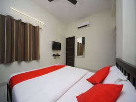 The Lawns By OYO Rooms