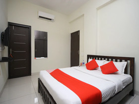 The Lawns By OYO Rooms