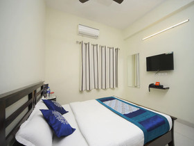 The Lawns By OYO Rooms