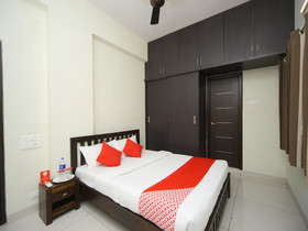 The Lawns By OYO Rooms