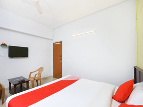 Hotel Golden Rooms By OYO Rooms