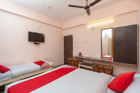 Hotel Paris By OYO Rooms