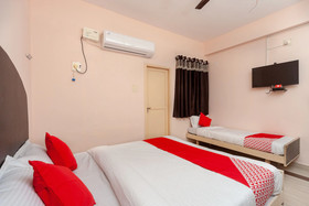 Hotel Paris By OYO Rooms