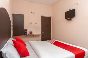 Hotel Paris By OYO Rooms
