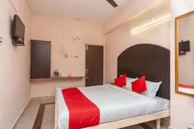 Hotel Paris By OYO Rooms