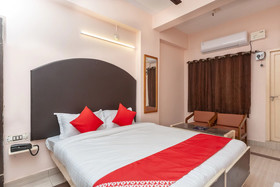 Hotel Paris By OYO Rooms
