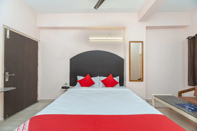 Hotel Paris By OYO Rooms