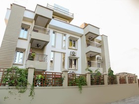 Hotel Golden Way by OYO Rooms