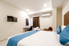 Monday Hotels Swarna's The Capital