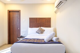 Monday Hotels Swarna's The Capital