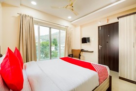 RR Towers by OYO Rooms