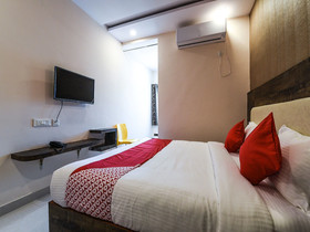 Sr Grand By OYO Rooms