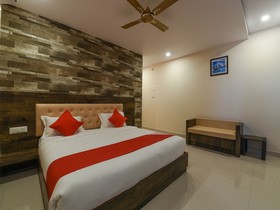 Sr Grand By OYO Rooms