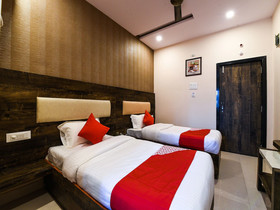 Sr Grand By OYO Rooms