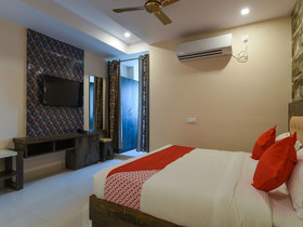 Sr Grand By OYO Rooms