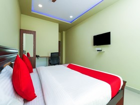 Center Point The Hotel By OYO Rooms