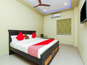 Center Point The Hotel By OYO Rooms