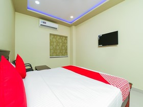 Center Point The Hotel By OYO Rooms