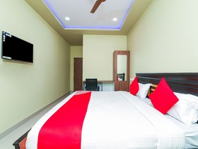 Center Point The Hotel By OYO Rooms