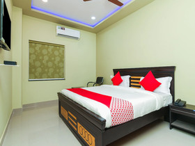 Center Point The Hotel By OYO Rooms