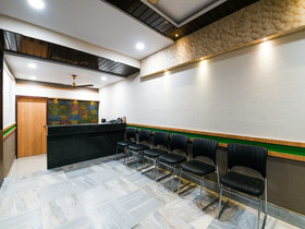 Center Point The Hotel By OYO Rooms