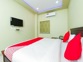 Center Point The Hotel By OYO Rooms