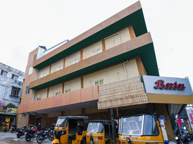 Center Point The Hotel By OYO Rooms