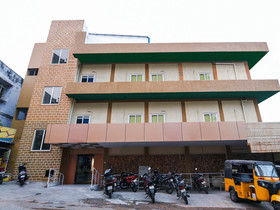 Center Point The Hotel By OYO Rooms