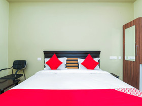 Center Point The Hotel By OYO Rooms