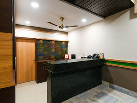 Center Point The Hotel By OYO Rooms