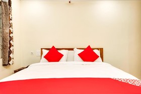 Golden Guest House by OYO Rooms