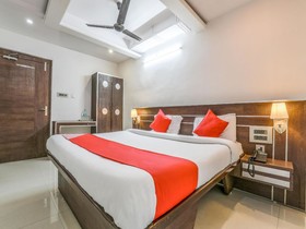 Madhura Inn by OYO